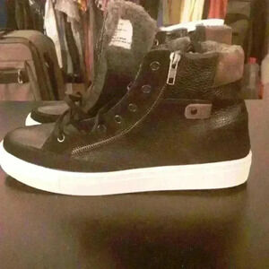 Crevo "Harmon" leather hi tops with sherpa lining. Mens size 10.5 new in box